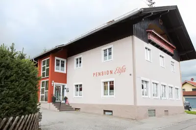Das Gebäude in dem sich die Pension befindet