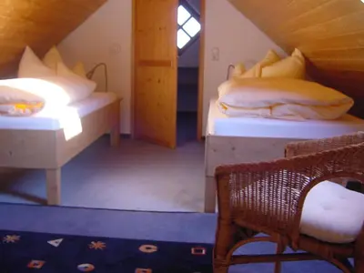 Ein Bett oder Betten in einem Zimmer der Unterkunft Ferienwohnung Wolfersdorf