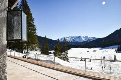 Ein allgemeiner Bergblick oder ein Berglick von der Ferienwohnung aus