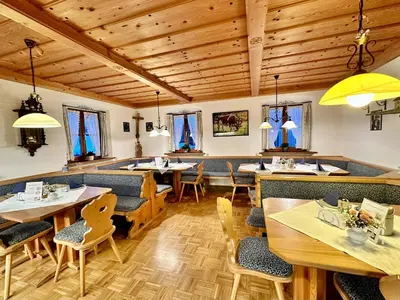 Ein Restaurant oder anderes Speiselokal in der Unterkunft Der Anderlbauer am See