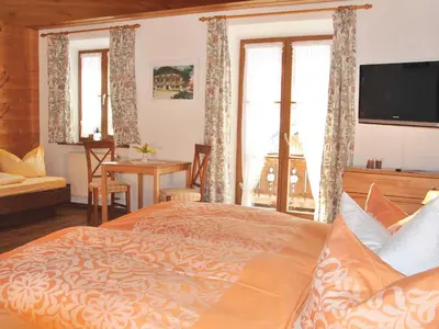 Ein Bett oder Betten in einem Zimmer der Unterkunft Der Anderlbauer am See