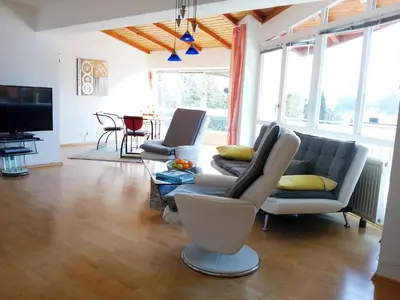 Ein Sitzbereich in der Unterkunft Sonnenoase am Dachsberg zwischen München, Tegernsee, Chiemsee, Messe München