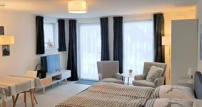 Ein Sitzbereich in der Unterkunft VILLA BERGAUF, Studio Apartment König Ludwig II Kini INKL KÖNIGSCARD !!