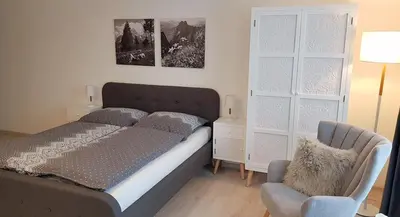 Ein Bett oder Betten in einem Zimmer der Unterkunft VILLA BERGAUF, Studio Apartment Kaiserin Elisabeth Sisi INKL KÖNIGSCARD !!