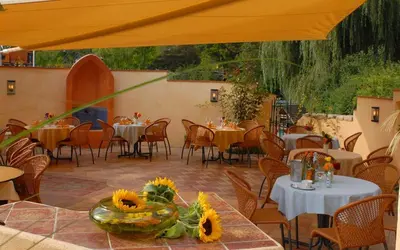 Ein Restaurant oder anderes Speiselokal in der Unterkunft Fischerstüberl Attel