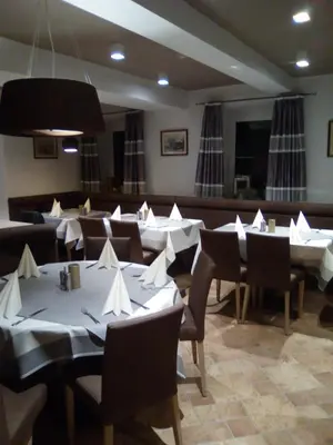 Ein Restaurant oder anderes Speiselokal in der Unterkunft Landgasthof Kirchmayer