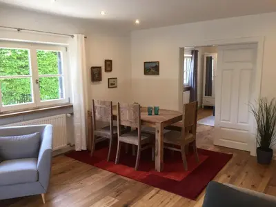 Ein Sitzbereich in der Unterkunft Ferienwohnung Laurin
