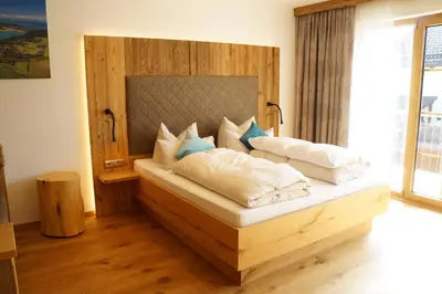 Ein Bett oder Betten in einem Zimmer der Unterkunft Der Obere Wirt zum Queri