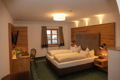 Ein Bett oder Betten in einem Zimmer der Unterkunft Der Obere Wirt zum Queri