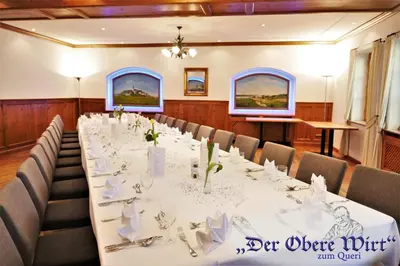 Ein Restaurant oder anderes Speiselokal in der Unterkunft Der Obere Wirt zum Queri