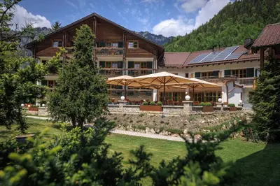 Ein allgemeiner Bergblick oder ein Berglick von des Hotels aus