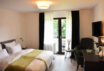 Ein Bett oder Betten in einem Zimmer der Unterkunft Hotel zum See