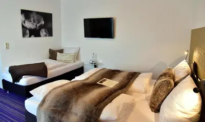 Ein Bett oder Betten in einem Zimmer der Unterkunft Hotel zum See