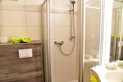 Ein Badezimmer in der Unterkunft Hotel zum See