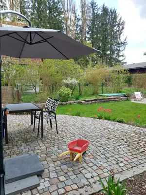 Ein Garten an der Unterkunft Ferienhaus Landsberg