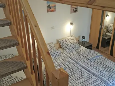Ein Bett oder Betten in einem Zimmer der Unterkunft Ruhiges Apartment mit Sauna, Burggen