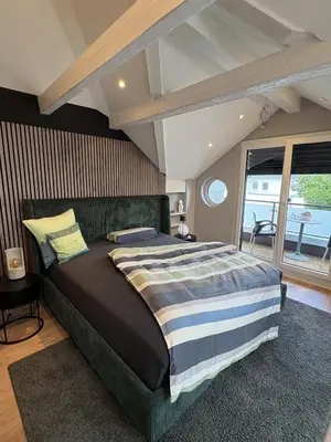 Ein Bett oder Betten in einem Zimmer der Unterkunft das CHRISTO – Ferienwohnungen im Herzen der Kneippstadt