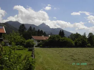 Ein allgemeiner Bergblick oder ein Berglick von der Ferienwohnung aus
