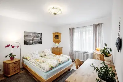 Ein Bett oder Betten in einem Zimmer der Unterkunft Sweet Home & Flower Garden