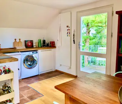 Küche/Küchenzeile in der Unterkunft Charmante Ferienwohnung mit Balkon im 5-Seen-Land