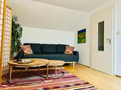 Ein Sitzbereich in der Unterkunft Charmante Ferienwohnung mit Balkon im 5-Seen-Land