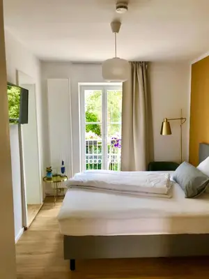 Ein Bett oder Betten in einem Zimmer der Unterkunft Hotel Garni Goldammer