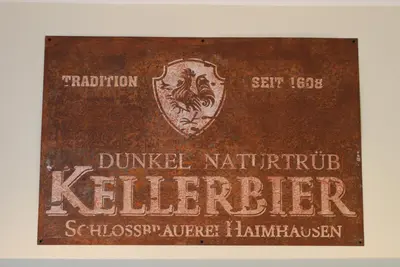 Ein Zertifikat, Auszeichnung, Logo oder anderes Dokument, das in der Unterkunft Brauerei Gasthaus Lohhof im Münchner Norden, direkt an der S1, nähe vom Flughafen, Zentrum, A92, Allianz Arena, Ruderregatta und Schießanlage G- Hochbrück entfernt, Internationale Küche ausgestellt ist