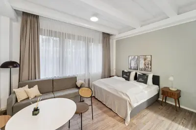Ein Bett oder Betten in einem Zimmer der Unterkunft Limehome Munich Fritz-Erler Str