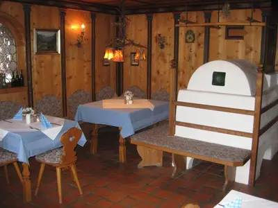 Ein Restaurant oder anderes Speiselokal in der Unterkunft Panoramahotel Karwendelhof