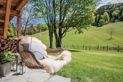 Ein Garten an der Unterkunft Chiemsee Chalet