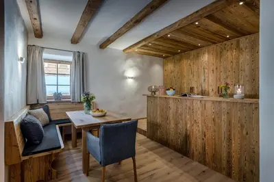 Ein Sitzbereich in der Unterkunft Chiemsee Chalet