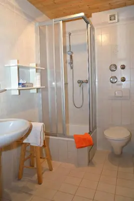 Ein Badezimmer in der Unterkunft Ferienwohnungen Haus Monika