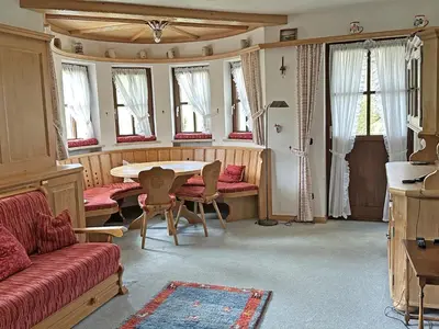 Ein Sitzbereich in der Unterkunft Gschwendtnerhof App5 Pätzig