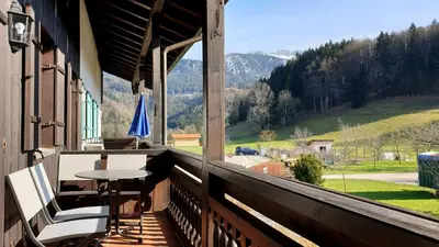 Ein allgemeiner Bergblick oder ein Berglick von der Ferienwohnung aus