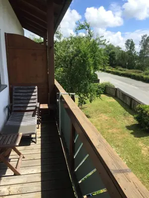 Ein Balkon oder eine Terrasse in der Unterkunft Ferienwohnung Seebruck am Chiemsee