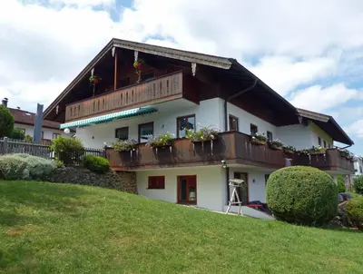 Das Gebäude in dem sich die Ferienwohnung befindet