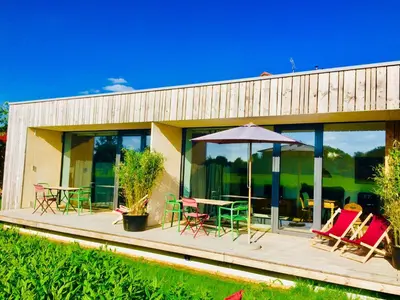 Ein Garten an der Unterkunft simsseeLOFT - Ferienapartments in Baierbach am Simssee