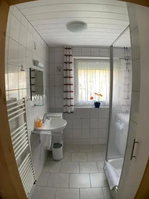 Ein Badezimmer in der Unterkunft Zimmervermietung Ziegltrum