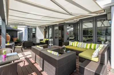 Ein Sitzbereich in der Unterkunft Hotel am Krone Park