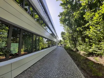 Ein Garten an der Unterkunft Hotel Garni Fischerfleck in Ismaning near Munich