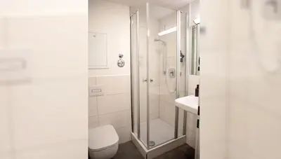 Ein Badezimmer in der Unterkunft Hotel Garni Fischerfleck in Ismaning near Munich
