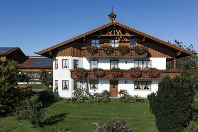 Ein Garten an der Unterkunft Berghof Walser