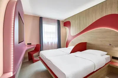 Ein Bett oder Betten in einem Zimmer der Unterkunft Prize by Radisson, Munich Airport