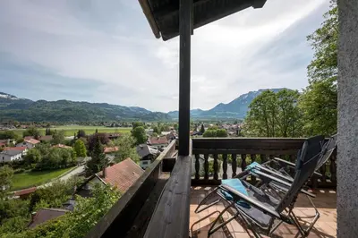 Ein allgemeiner Bergblick oder ein Berglick von der Ferienwohnung aus