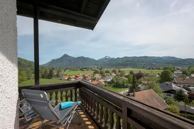 Ein allgemeiner Bergblick oder ein Berglick von der Ferienwohnung aus