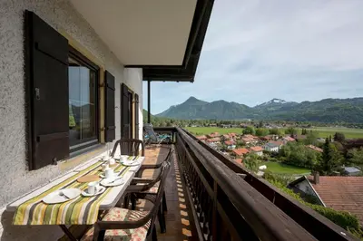 Ein allgemeiner Bergblick oder ein Berglick von der Ferienwohnung aus