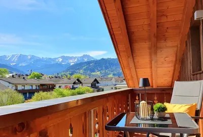 Ein allgemeiner Bergblick oder ein Berglick von der Ferienwohnung aus