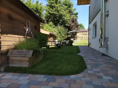 Ein Garten an der Unterkunft Heidi's Ferienwohnung2