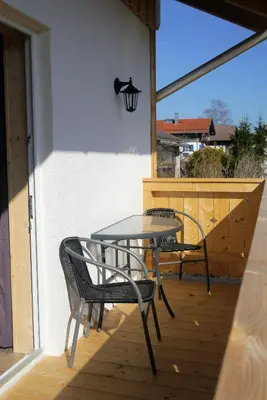 Ein Balkon oder eine Terrasse in der Unterkunft Heidi's Ferienwohnung2