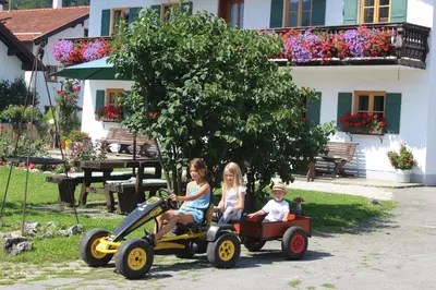 Ein Garten an der Unterkunft Schwaigerhof